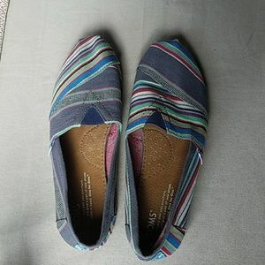 Toms Shoes